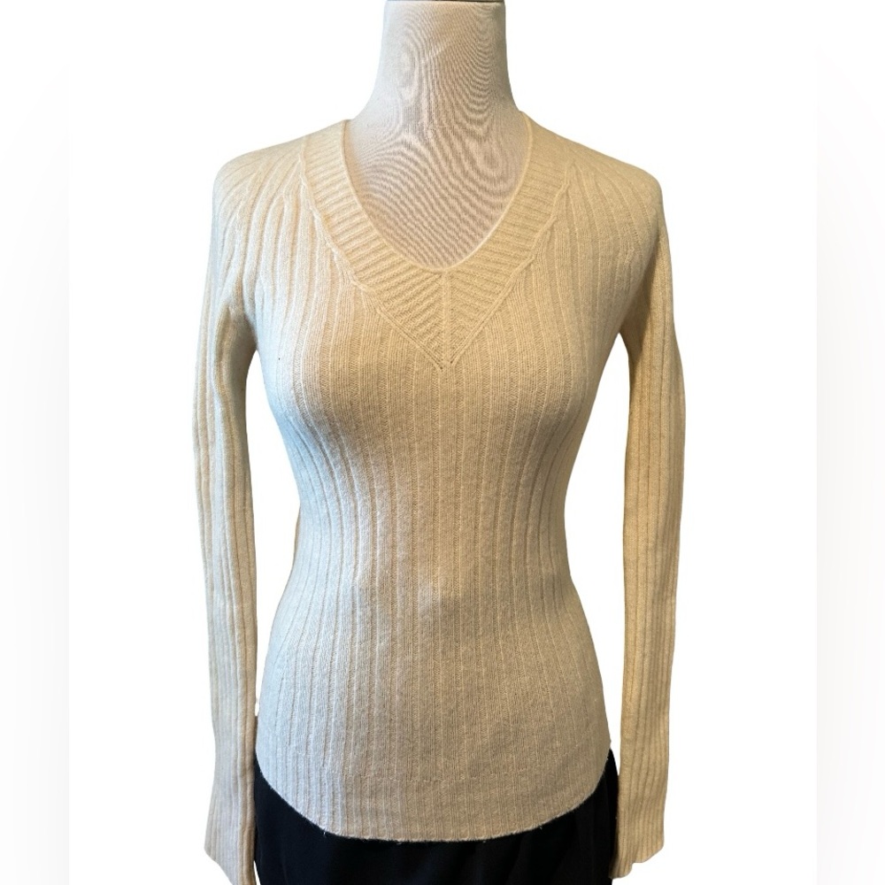 The Row Cashmere Blend Ribbed V-neck Sweater - Picture 7 of 14